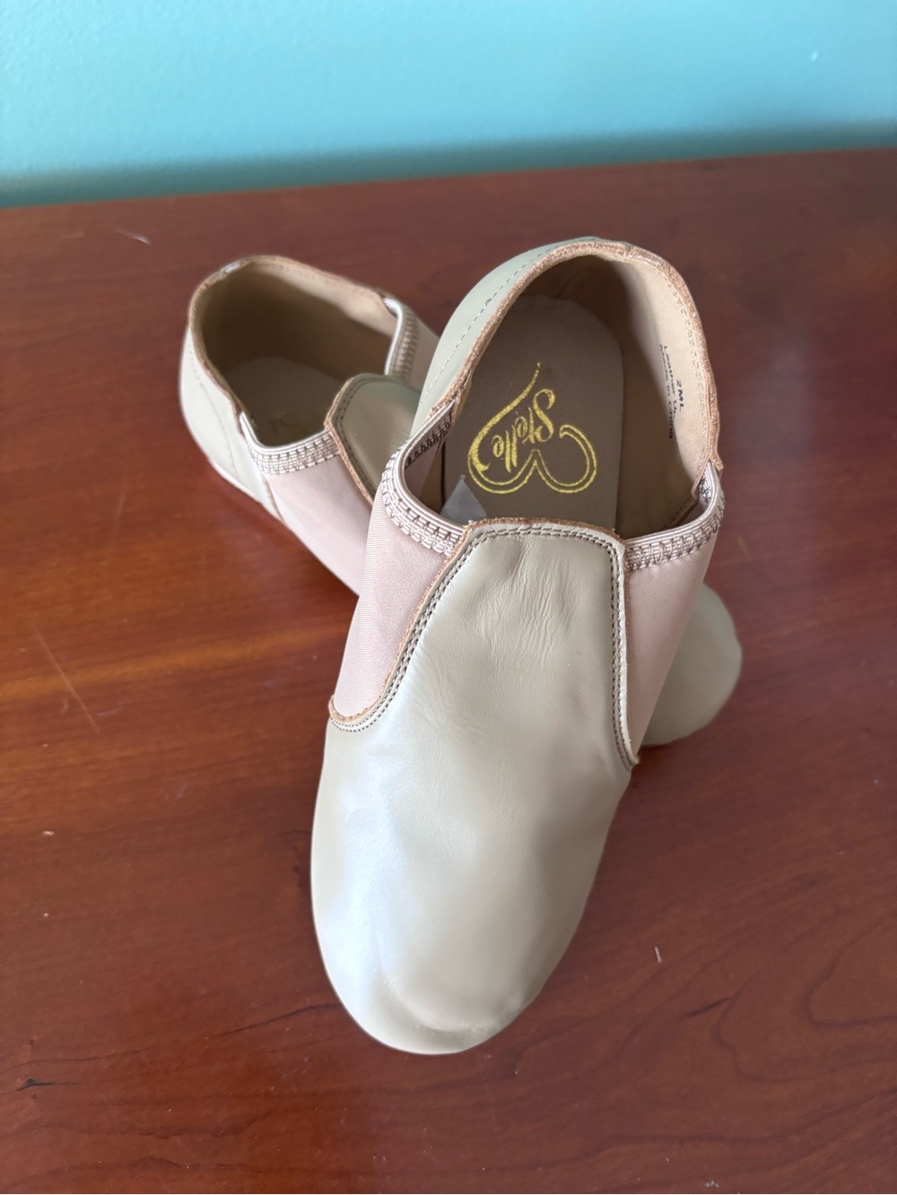 Stelle Girls Jazz Shoes. Tan Leather. Never worn. New in box. Size 2ML